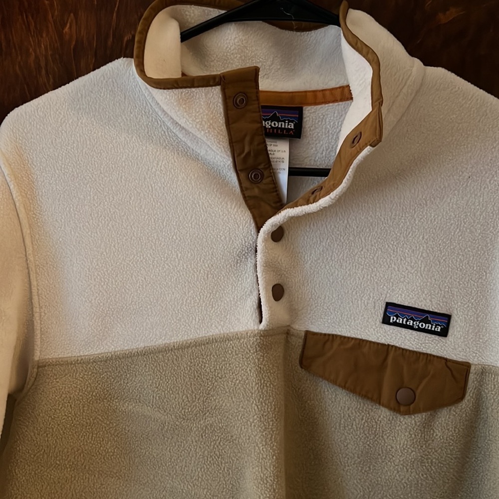 Patagonia Two-Tone Cream and Tan Snap Pullover Fleece - Picture 2 of 5